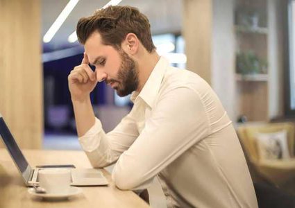 تحذير.. عادات يومية تضر بالعمود الفقري