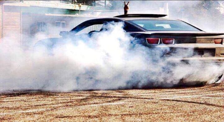 الشرطة تقبض على سائق مركبة يقود مركبته بطيش وإهمال