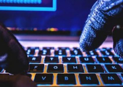 الشرطة تكشف ملابسات قضية انتحال شخصية عبر "فيس بوك"