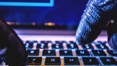 الشرطة تكشف ملابسات قضية انتحال شخصية عبر "فيس بوك"