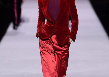 جيجى حديد تتألق بالأحمر فى أسبوع الموضة بنيويورك