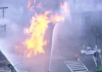 انفجار خط غاز في سان فرانسيسكو يشعل النيران