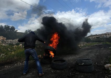 المئات يشاركون في مسيرة كفر قدوم الأسبوعية