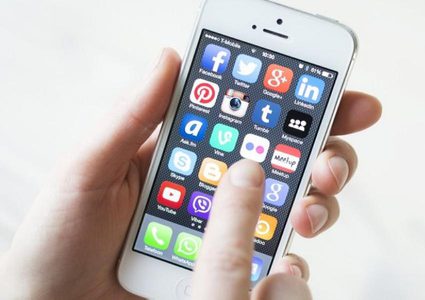 لمستخدمي آيفون..احذروا استخدام هذه التطبيقات "التجسسية" !