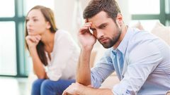 زوجي لايحب أهلي فماذا أفعل؟