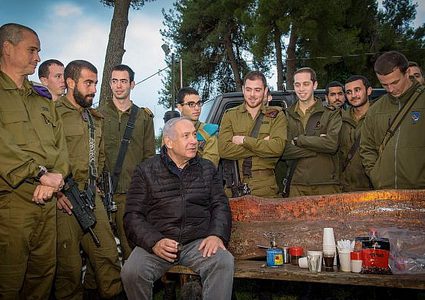 مدعي الاحتلال العام يمنع نتنياهو من نشر صوره مع القوات