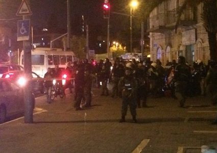 الاحتلال يعتدي على متظاهرين في حي الشيخ جراح بالقدس
