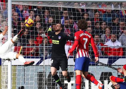 الريال ينقض على وصافة "الليجا" بثلاثية في "الديربي"