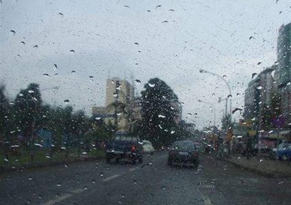 حالة الطقس: انخفاض على درجات الحرارة وزخات متفرقة من الأمطار