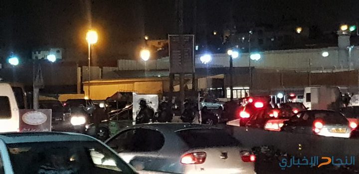 الاحتلال يعتقل طفلا وشابا من مخيم قلنديا