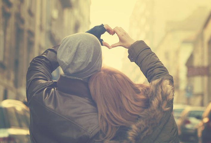 كيف تعرف من يحبك؟