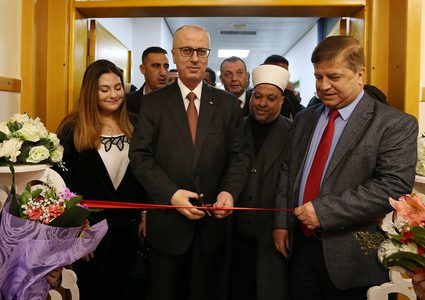 الحمدالله يضع حجر أساس لمدرسة ويفتتح مبنى كلية الهندسة