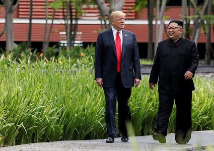 ترامب يصف كيم جونغ بالموهوب ويعد كوريا الشمالية بالازدهار