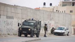 الاحتلال يعتقل شابين في أبو ديس