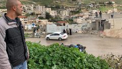 جبل المكبر: مقدسي يهدم محله التجاري بنفسه