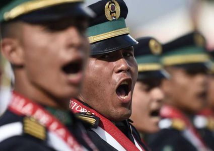 فنزويلا.. عقيد بالجيش ينشق عن مادورو