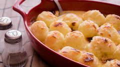 صينية كرات البطاطس بالدجاج والبشاميل