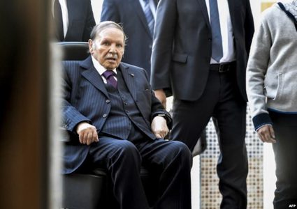 في "رسالة" للجزائريين.. بوتفليقة يترشح رسميا لولاية خامسة