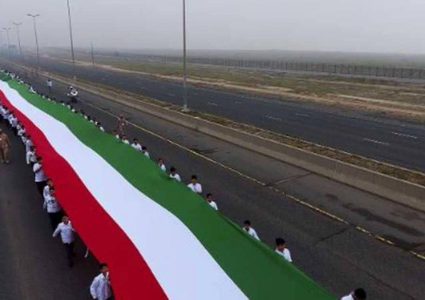 الكويت تدخل موسوعة غينيس.. بأطول علم