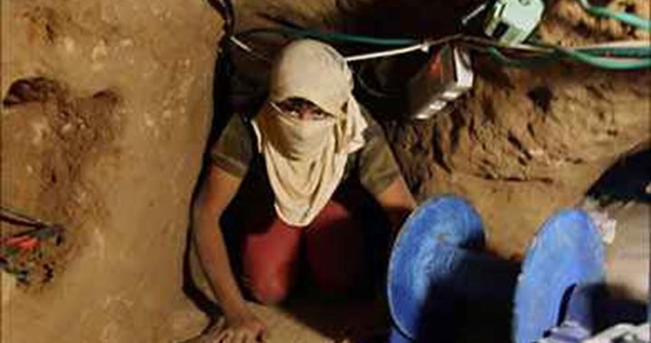 العثور على العمال المفقودين داخل نفق على الحدود المصرية