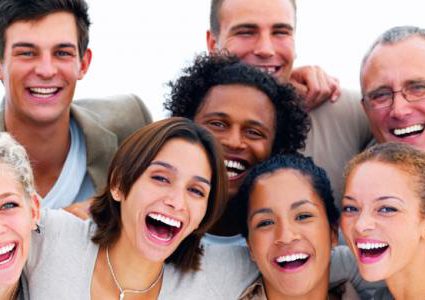 دراسة: التصرف بلطف مع الآخرين مفيد جدا لصحتك العقلية