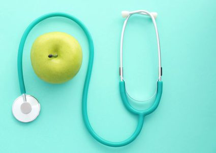 تفاحة يوميا تبعد عنك الطبيب.. ما مدى صحة هذه المقولة ؟