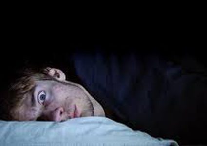 يبدأ من القدمين .. حل سحري للقضاء على الأرق