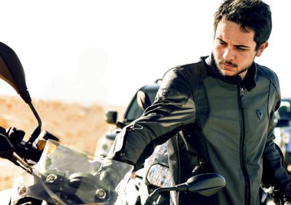 ولي العهد الأردني يدخل السعودية على متن دراجته النارية !