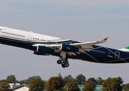 طائرة حربية تابعة للجيش الليبي تعترض طائرة مدنية