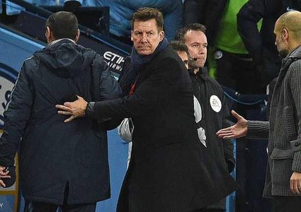 تصرف غير لائق من ساري مع غوارديولا