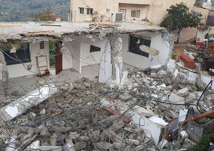 منزل عائلة الشويكي الذي هدمته قوات الاحتلال في قرية الولجة صباح اليوم .