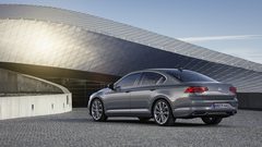 "فولكس فاغن" تطلق نسخا معدلة من "Passat" الأسطورية