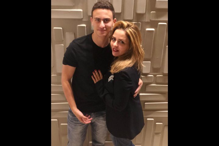 أنا وأمى الجميلة.. شاهد نجل الفنان أحمد السقا مع والدته