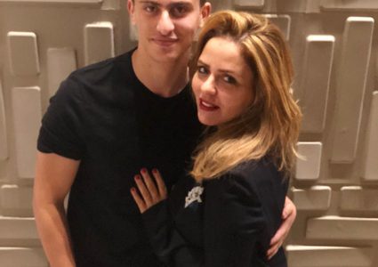 أنا وأمى الجميلة.. شاهد نجل الفنان أحمد السقا مع والدته