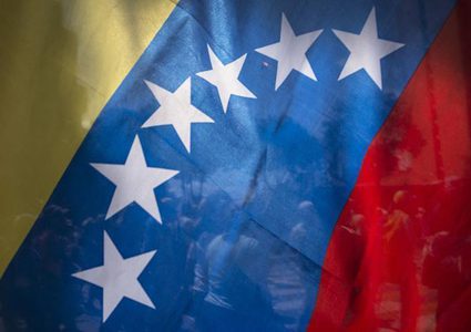 فنزويلا تتهم واشنطن بالانقلاب العلني عليها