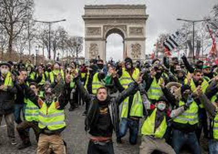 فرنسا.. ألف و796 حكما بالسجن لمتظاهري السترات الصفراء