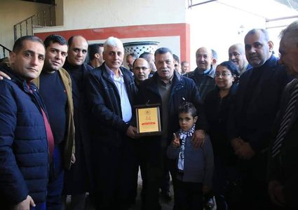 "المكتب الحركي للصحفيين" يشارك حلس الذكرى ١٥ لاستشهاد نجله