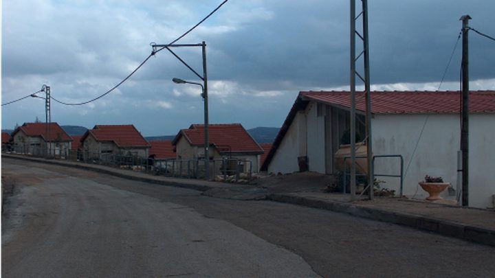 الاحتلال يعتقل مواطنين قرب مستوطنة براخا