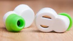 ما هي أهمية وضع سدادات الأذن في الليل ؟