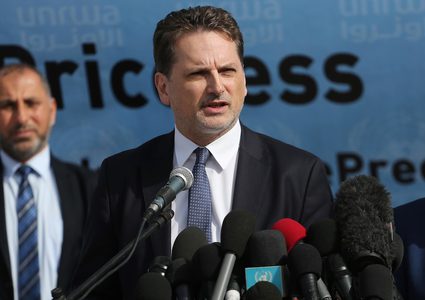 مفوض الأونروا يتفقد مخيمي عين الحلوةوالرشيدية ويلتقي الحريري