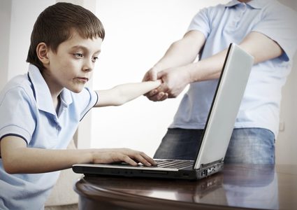 تحذيرات من استهداف الأطفال أقل من 8 سنوات جنسيا عبر Tiktok