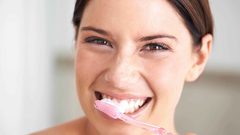 سبع معلومات خاطئة عن تنظيف الأسنان