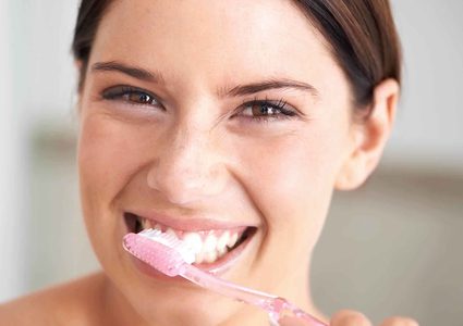 سبع معلومات خاطئة عن تنظيف الأسنان