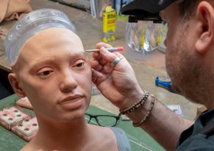 مهندسون يصنعون أول روبوت قادر على رسم اللوحات الفنية بدقة