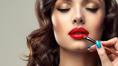 درجات أحمر شفاه جذابة.. جرّبيها بيوم الحب