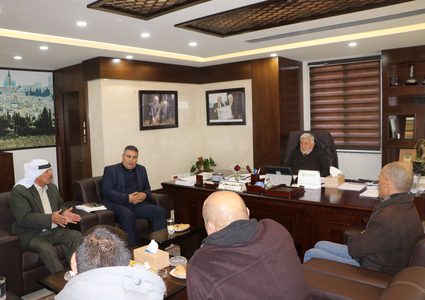 وزير الزراعة يلتقي وفدا من مزارعي الأغوار