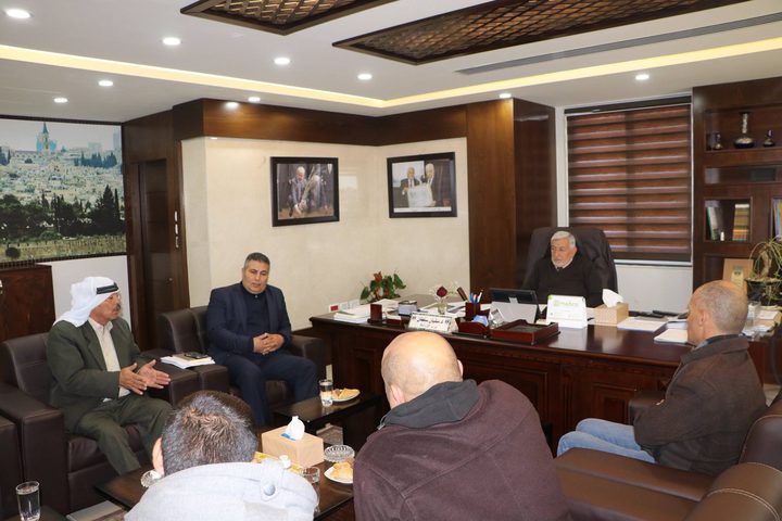 وزير الزراعة يلتقي وفدا من مزارعي الأغوار
