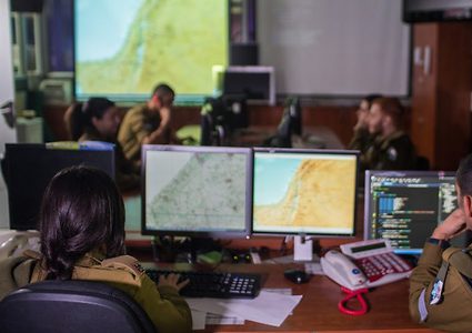 الشاباك يزعم اعتقال 4 بالضفة جندتهم حماس عبر فضائية الأقصى