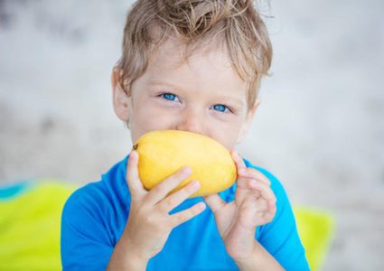 5 أطعمة لتنشيط ذاكرة طفلك في المدرسة