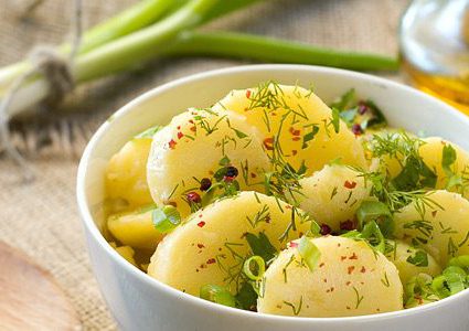 سلطة البطاطا اليونانية